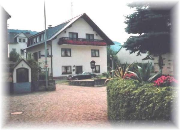 Mosel-Gaestehaus Kirch Ernst Exterior foto
